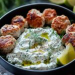 Aromatyczne greckie klopsiki z indyka z orzeźwiającym tzatziki