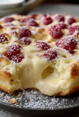 Puszyste ciasto z malinami i budyniem – smakowita rozpusta!